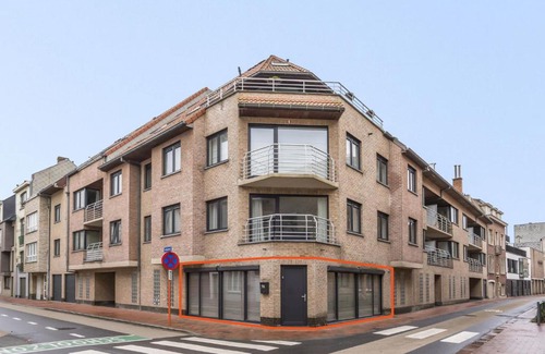 Blankenberge Apartment | Coastal Retreat w Full Kitchen