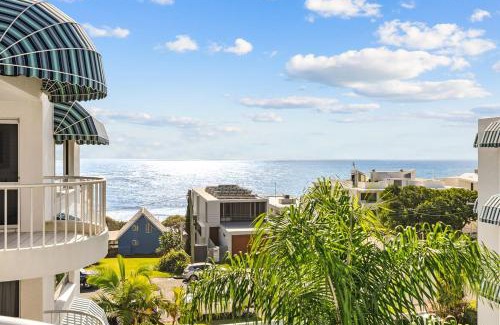 Moffat Beach Apartment | Coastal Retreat with Ocean Views