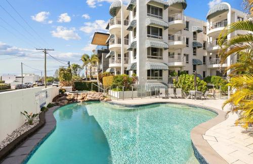 Moffat Beach Apartment | Coastal Retreat with Ocean Views