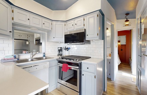Brookings House | Coastal retreat with ocean views, patio, WiFi, streaming