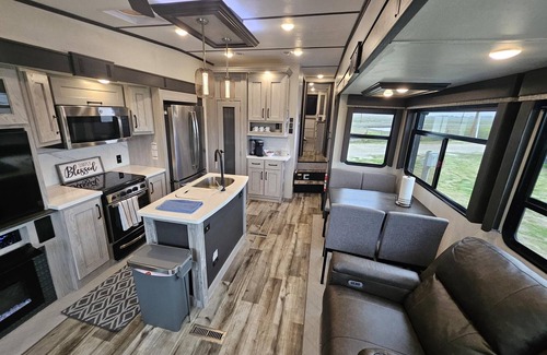 Port Bolivar House | Coastal RV Stay – Montana High Country - Sleeps 4