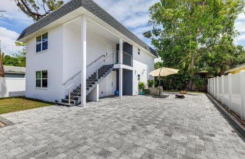 Indian Beach Sapphire Shores Apartment | Coastal Sarasota Condo Minutes to Beach!