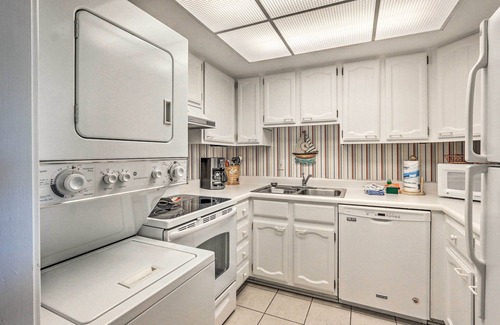 South Beach Condo | Coastal Sea Pines Escape: Walk to Beach!