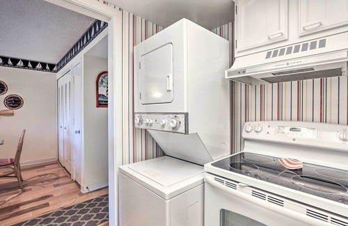 South Beach Condo | Coastal Sea Pines Escape: Walk to Beach!