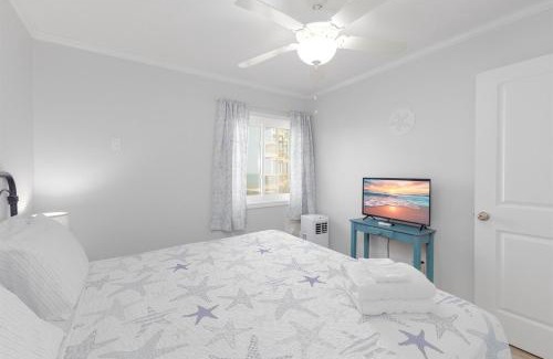 Sneads Ferry Apartment | Coastal Serenity! Refresh and Relax -Holy Shells!