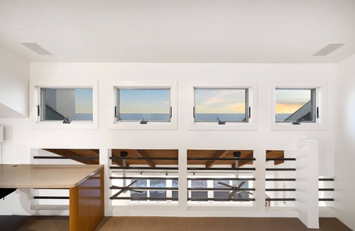 Central Malibu House | Coastal Serenity ~ Dry Beach, High Ceilings, Large & Modern Villa, Pet Friendly