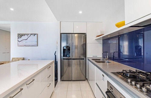 Surfers Paradise Apartment | Coastal Skyline Suite