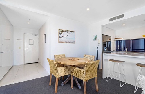 Surfers Paradise Apartment | Coastal Skyline Suite
