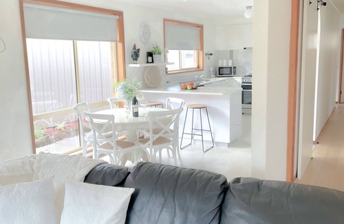 Clifton Springs House | Coastal Springs Retreat—PET FRIENDLY, 200m to Beach, Long Driveway, Pool + WIFI!