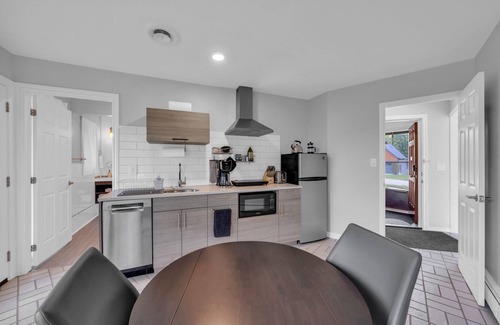 Leamington Apartment | Coastal Suite #1 - Seacliff Beach Suites