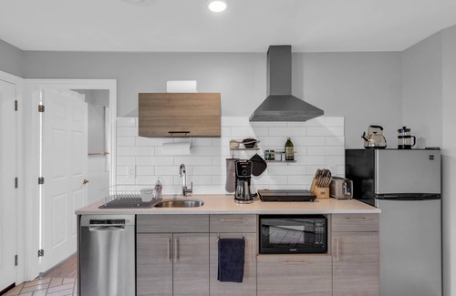 Leamington Apartment | Coastal Suite #1 - Seacliff Beach Suites