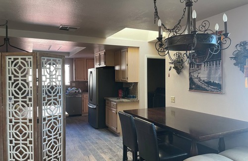 Loma Alta House | Coastal Suite King Bed, Private Bath & Tub Shared Room Near the beach