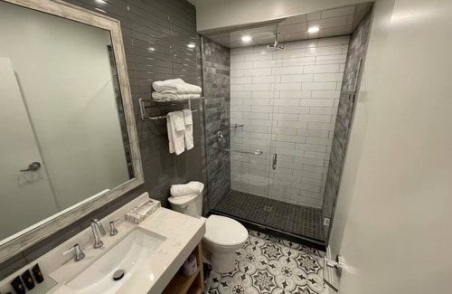 Grand Bend Hotel | Coastal Suites