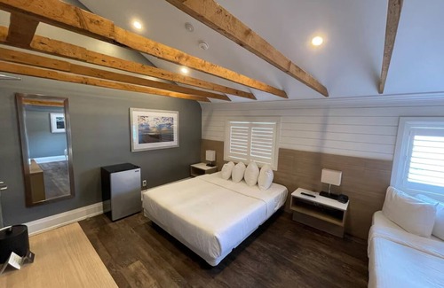 Grand Bend Hotel | Coastal Suites