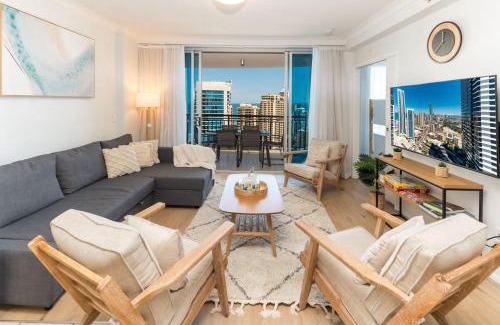 Surfers Paradise Apartment | Coastal Surfers Escape. Steps from trendy cafes and boutiques perfect spot for relaxation and rejuvenation.