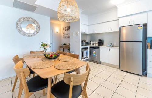 Surfers Paradise Apartment | Coastal Surfers Escape. Steps from trendy cafes and boutiques perfect spot for relaxation and rejuvenation.