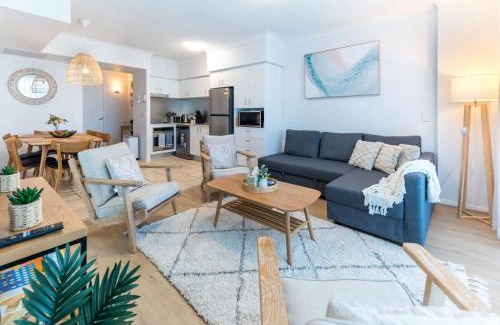 Surfers Paradise Apartment | Coastal Surfers Escape. Steps from trendy cafes and boutiques perfect spot for relaxation and rejuvenation.
