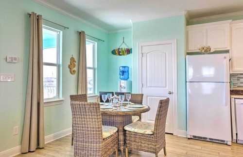 Surfside Beach Cottage | Coastal Surfside Beach Home w/Ocean Views!