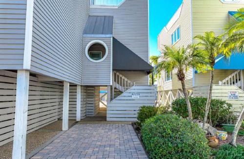 Siesta Key Village Apartment | Coastal Surfside By Beachside Management