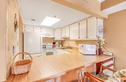 Midtown Ocean City Condo | Coastal-Themed Beach Condo w/Great Beach Views, Private Balcony, Shared Pool