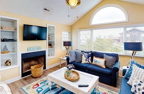 Sandbridge House | Coastal-themed home w/private pool, screened porch, deck, & washer/dryer