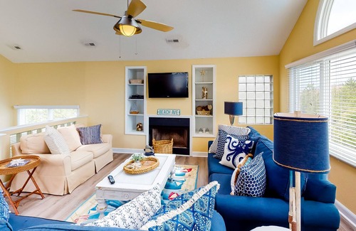 Sandbridge House | Coastal-themed home w/private pool, screened porch, deck, & washer/dryer