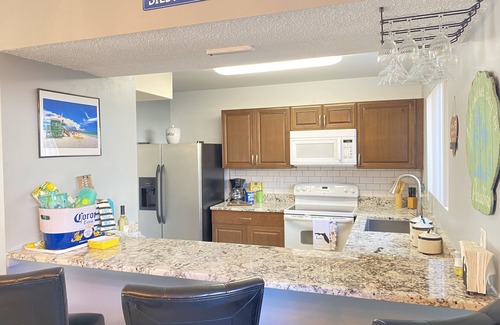 South Gate Ridge House | Coastal townhome 6 miles from Siesta Key - 30day minimum stay