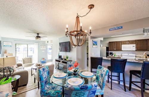 South Gate Ridge House | Coastal townhome 6 miles from Siesta Key - 30day minimum stay