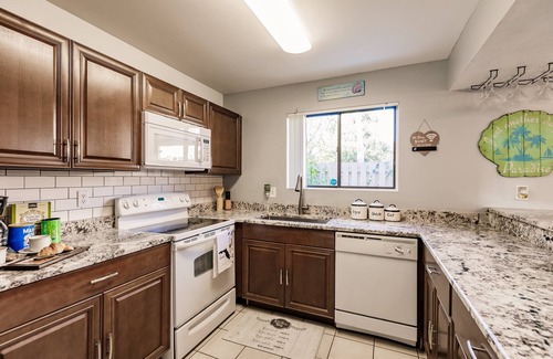 South Gate Ridge House | Coastal townhome 6 miles from Siesta Key - 30day minimum stay