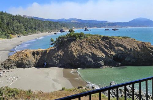 Port Orford Apartment | Coastal Tranquility Retreat