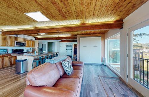Port Orford Apartment | Coastal Tranquility Retreat