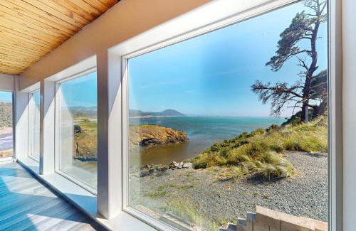 Port Orford Apartment | Coastal Tranquility Retreat
