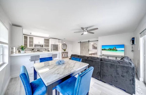 Coral Ridge Apartment | Coastal unit! .5 miles to Beach!