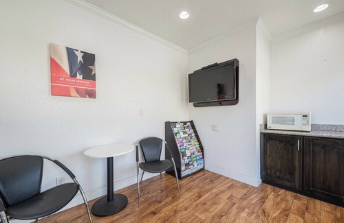 Castroville Hotel | Coastal Valley Inn