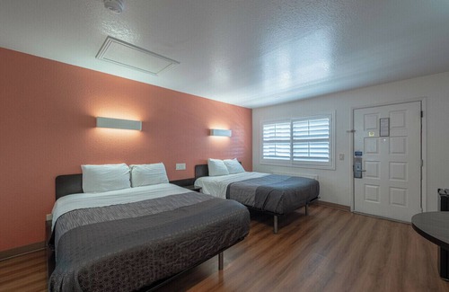 Castroville Hotel | Coastal Valley Inn