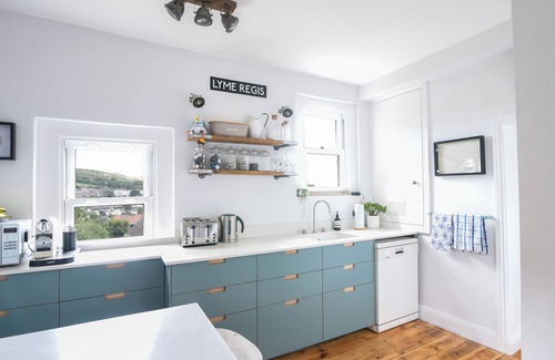 Lyme Regis Cottage | COASTAL VIEW, romantic, luxury holiday cottage in Lyme Regis