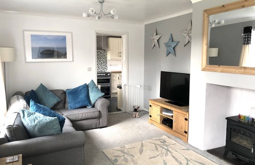 Cemaes Bay House | Coastal Village Bungalow, Cemaes Bay, Anglesey, Sleeps 6 - Dog Friendly