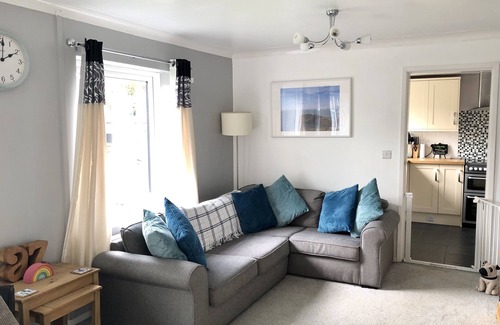 Cemaes Bay House | Coastal Village Bungalow, Cemaes Bay, Anglesey, Sleeps 6 - Dog Friendly