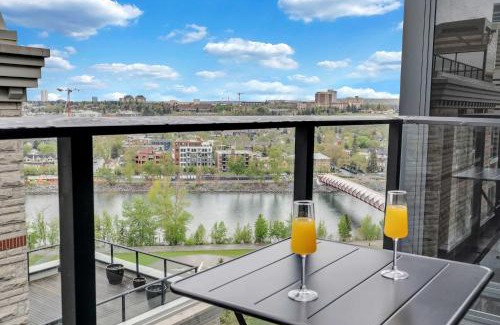 Eau Claire Apartment | Coastal Winds DT Gym River Walk