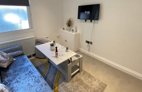 Brighton City Centre Apartment | Coastal Windsor Escape in Central Brighton
