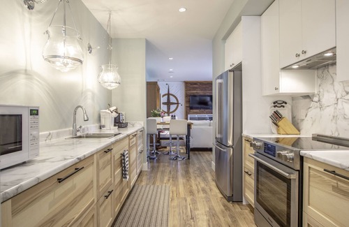 North Saanich House | Coastal Wishes- stunning view, hot tub, lux apartment sized suite