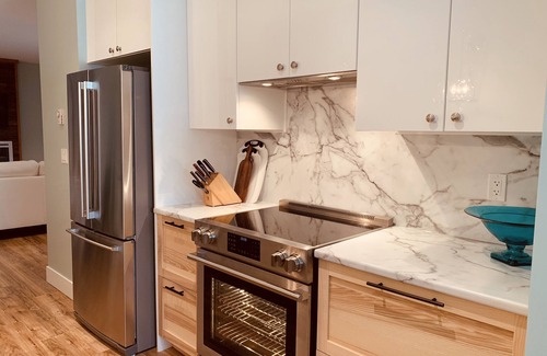 North Saanich House | Coastal Wishes- stunning view, hot tub, lux apartment sized suite