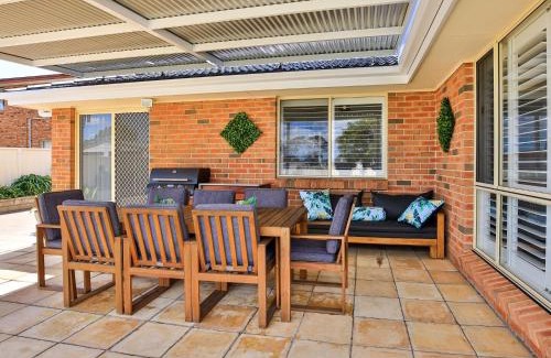Culburra Beach House | Coastaway I Pet Friendly I 3 Min Walk to Beach