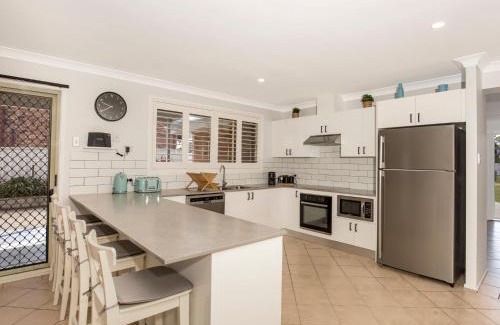 Culburra Beach House | Coastaway I Pet Friendly I 3 Min Walk to Beach