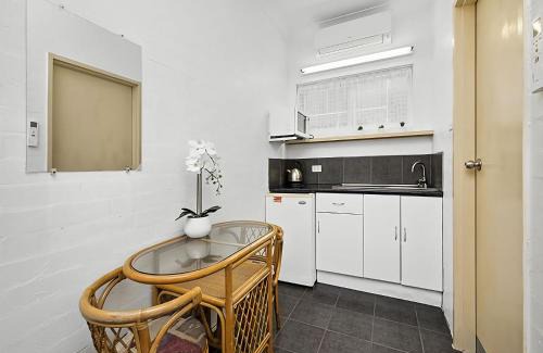 Sawtell Apartment | Coasters 30