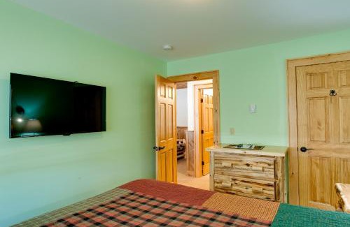 Lake Placid Hotel | Cobble Mountain Lodge