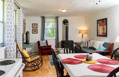 Tay Valley House | Cobblestone 2-Bedroom Cottage #3 Adams