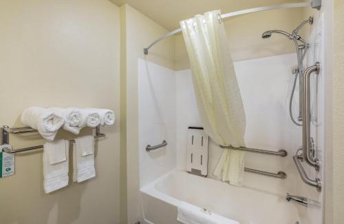 Hartford Hotel | Cobblestone Hotel & Suites Hartford