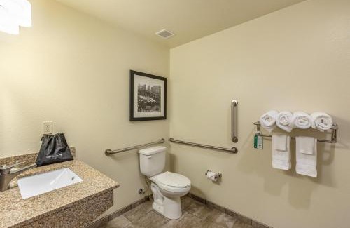 Hartford Hotel | Cobblestone Hotel & Suites Hartford