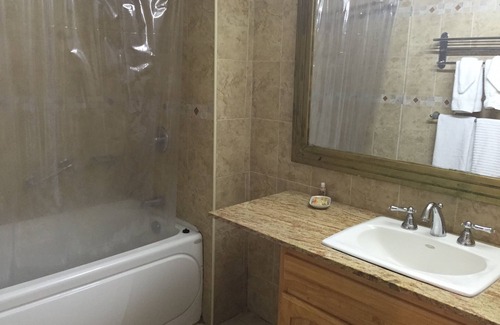 Kingstown Hotel | Cobblestone Inn
